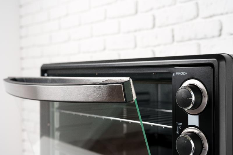 come-pulire-il-vetro-del-forno